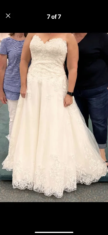 Last Chance David's Bridal Jewel V836