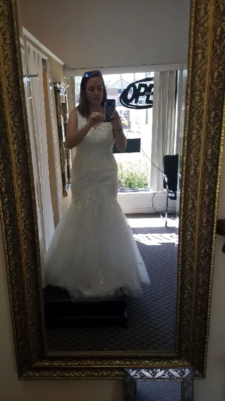 Blowout Deals David's Bridal Jewel Style V3761