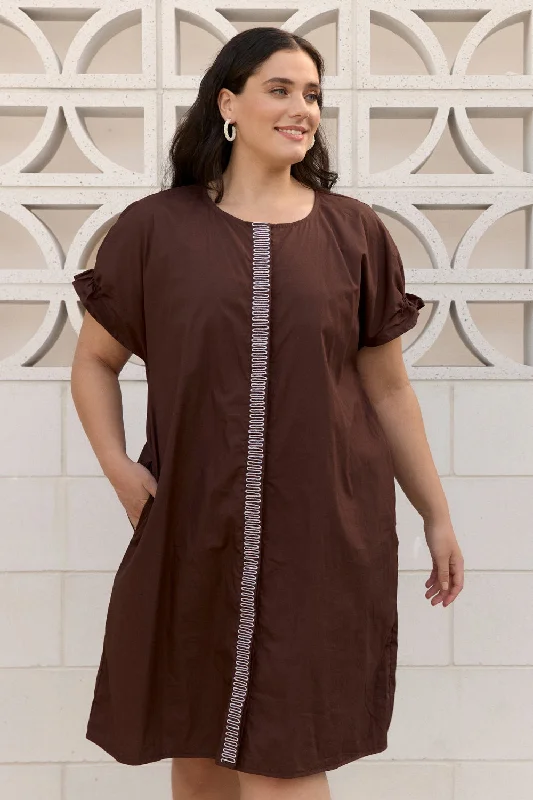 Daily Deals Adalynn Poplin Shift Dress in Chocolate